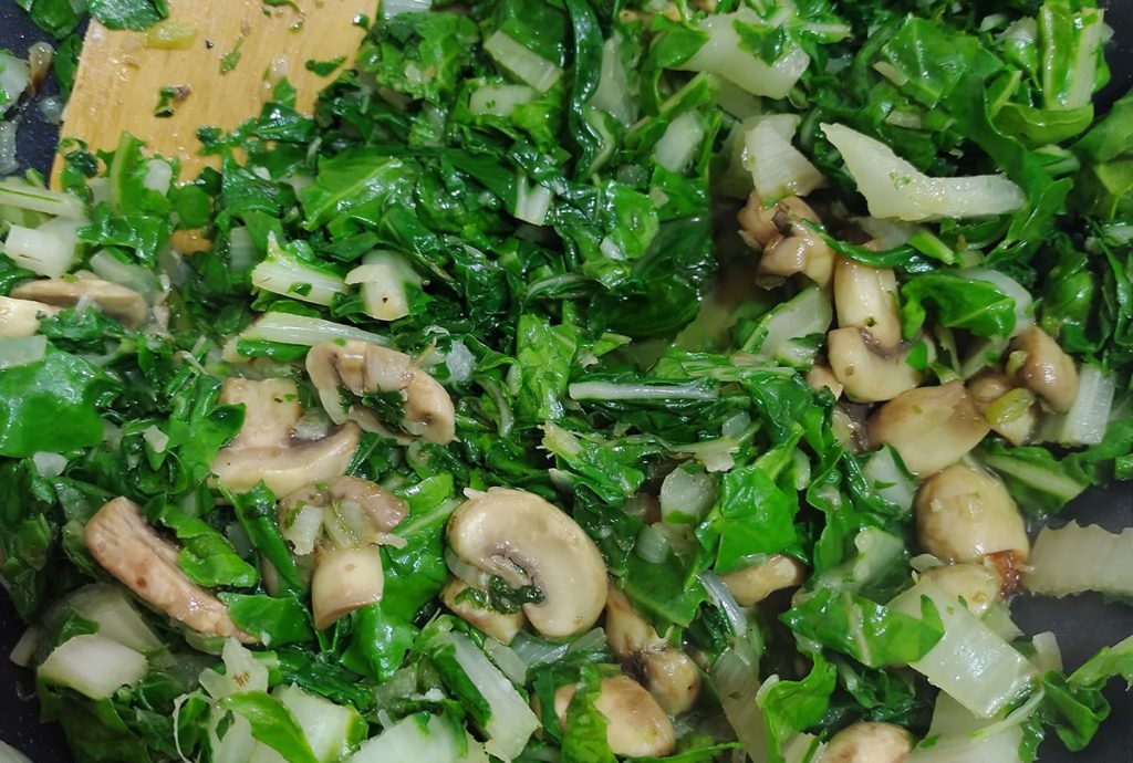 Sofrito, champiñones, acelga