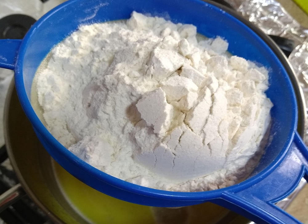 Taza de harina cernida