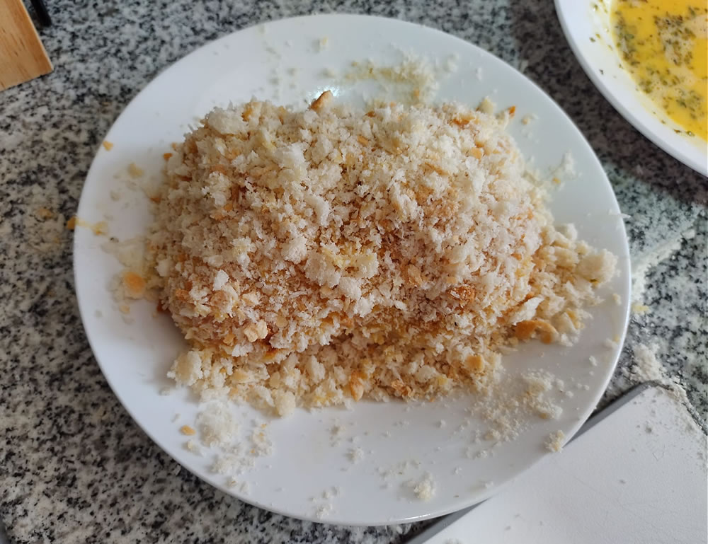 Plato de pan rallado