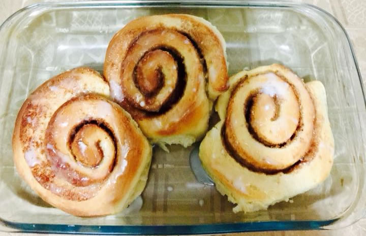 Rollos de canela relleno con peras
