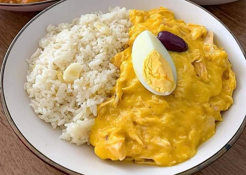 Ají de gallina con arroz