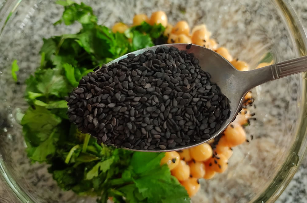 Garbanzos para hummus con cilantro y sésamo