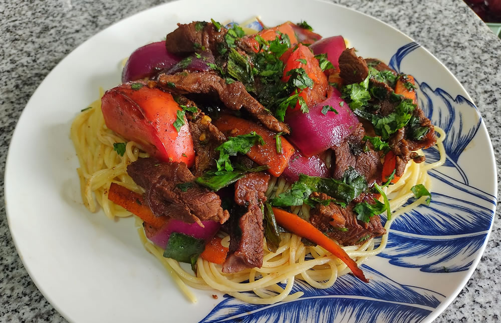 Tallarín Saltado