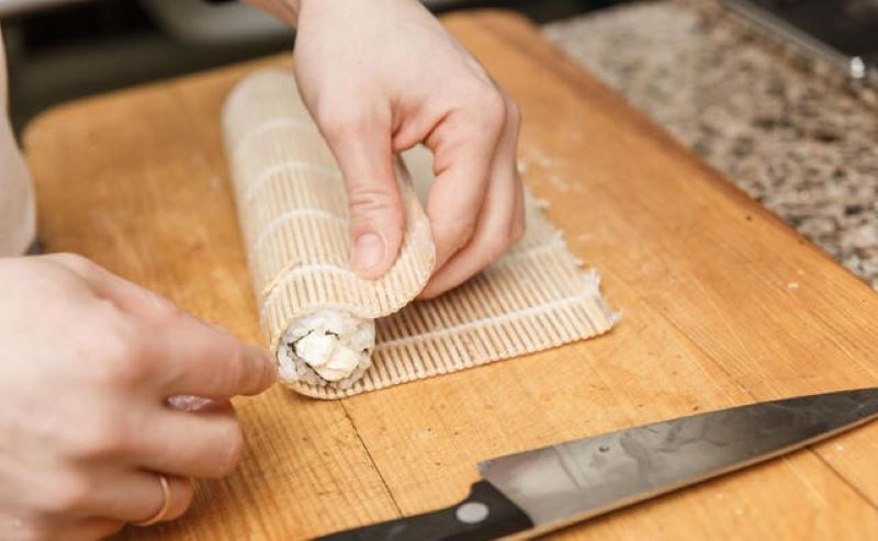 Preparación de un hand roll