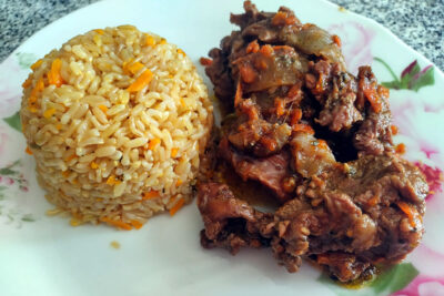 Carne al jugo con arroz