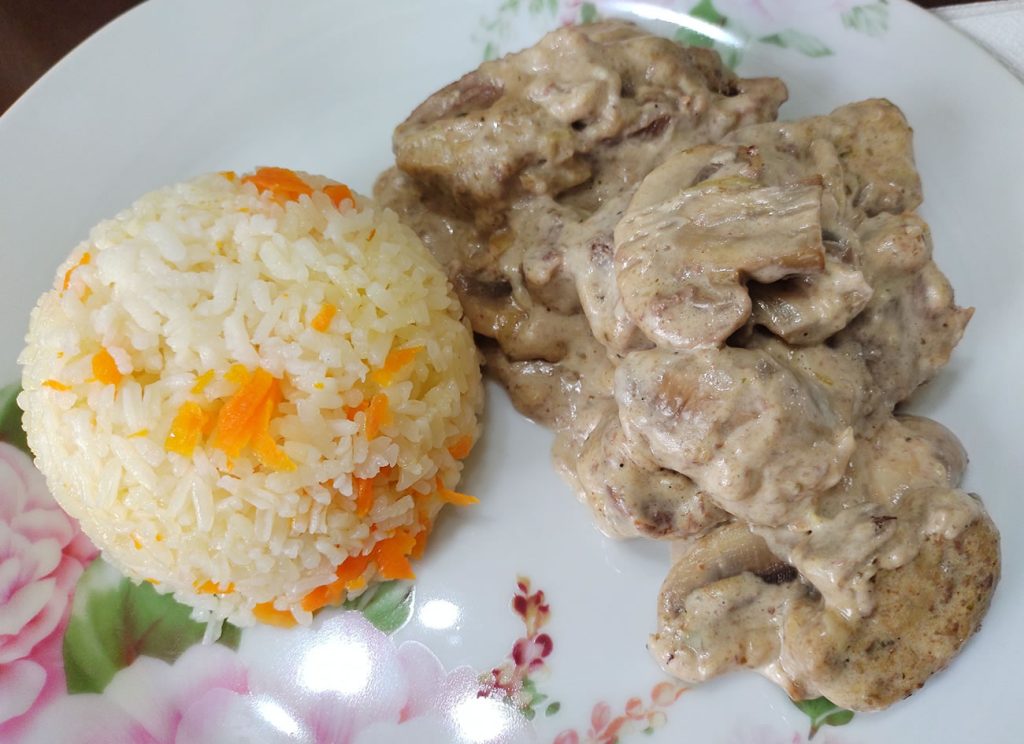 Strogonoff con arroz blanco